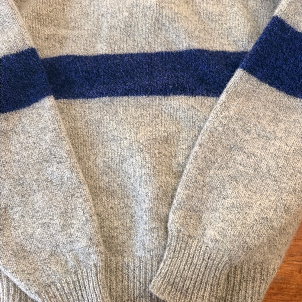 St. John's Bay Wool Gray and Blue Crewneck Sweater vintage - Picture 6 of 6